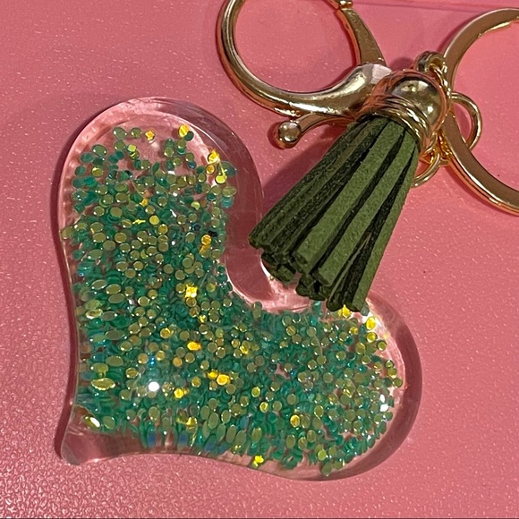 Green Heart Glitter Keychain - Picture 3 of 4